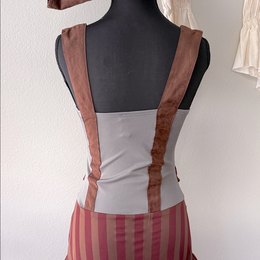 Women’s Pirate Costume - With hat - Picture 10 of 12